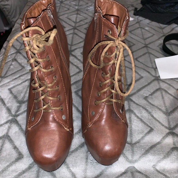 Heeled boots - Picture 2 of 2